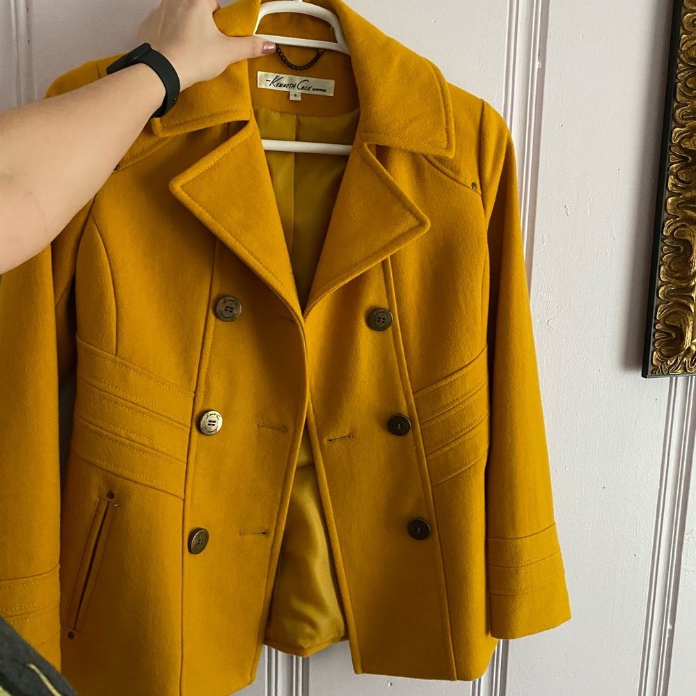 Beautiful yellow peacoat - size 6